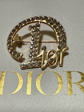 Elegant Gold and Crystal Pin Brooch D Style